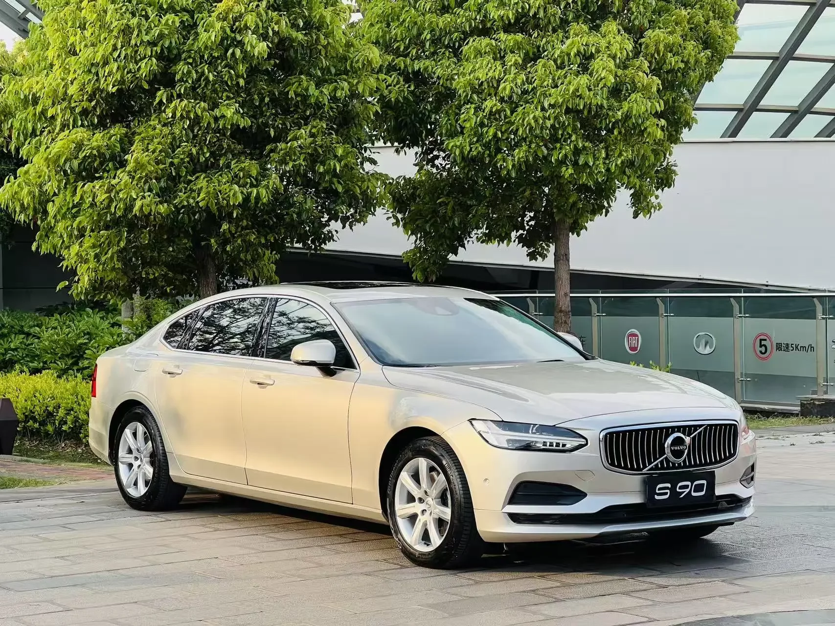 Volvo S90