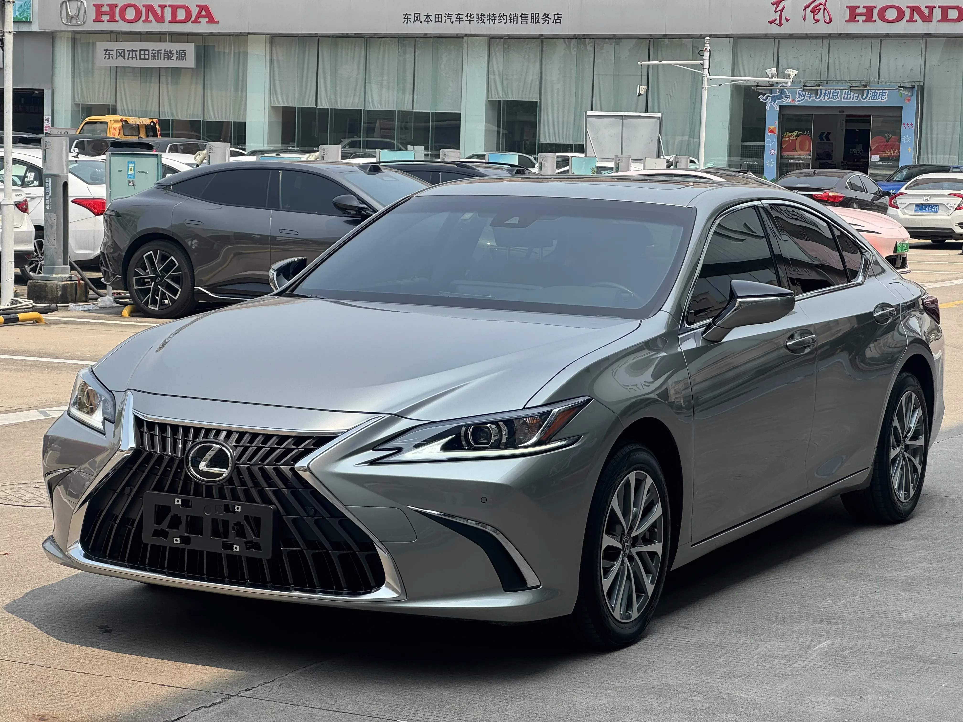 Lexus ES