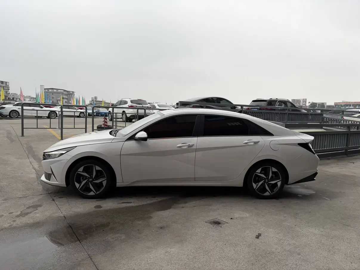 Hyundai Elantra