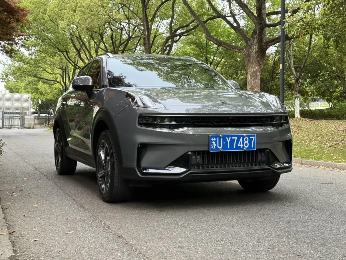 Lynk & Co 06