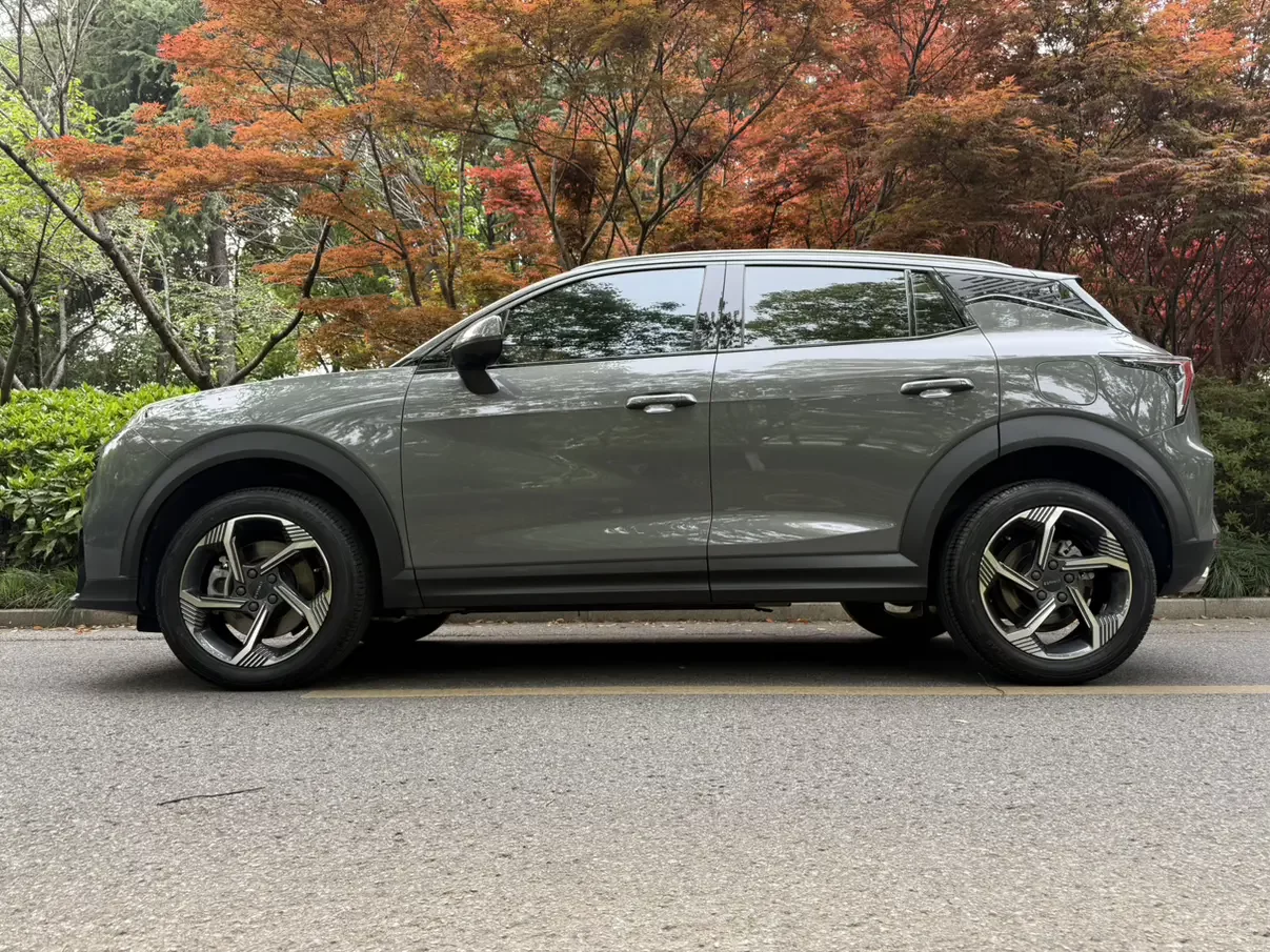 Lynk & Co 06