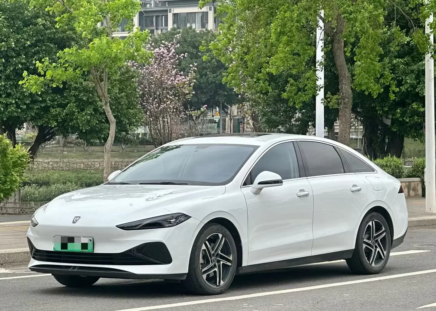 Roewe D7 DMH
