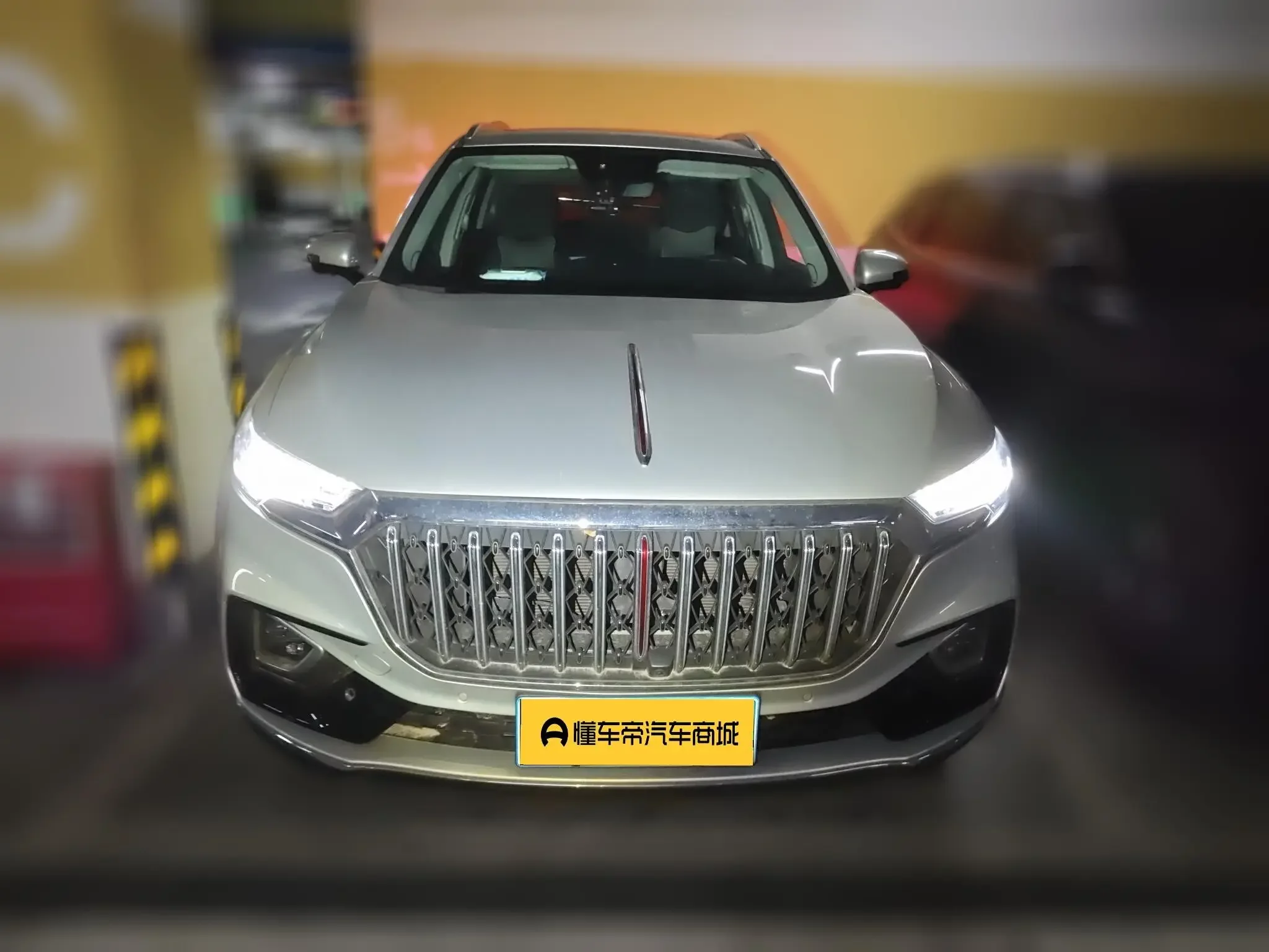Hongqi HS5