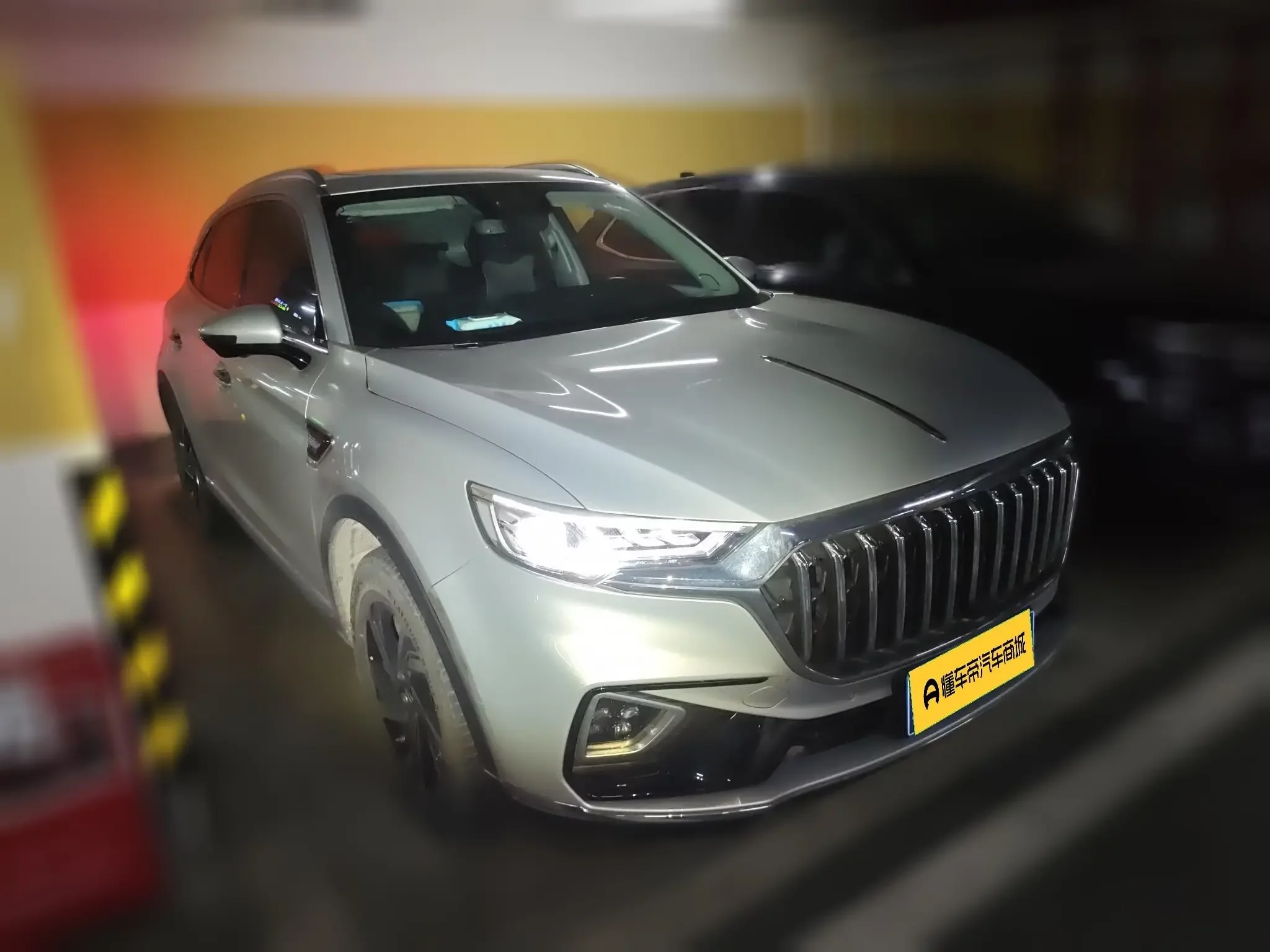 Hongqi HS5