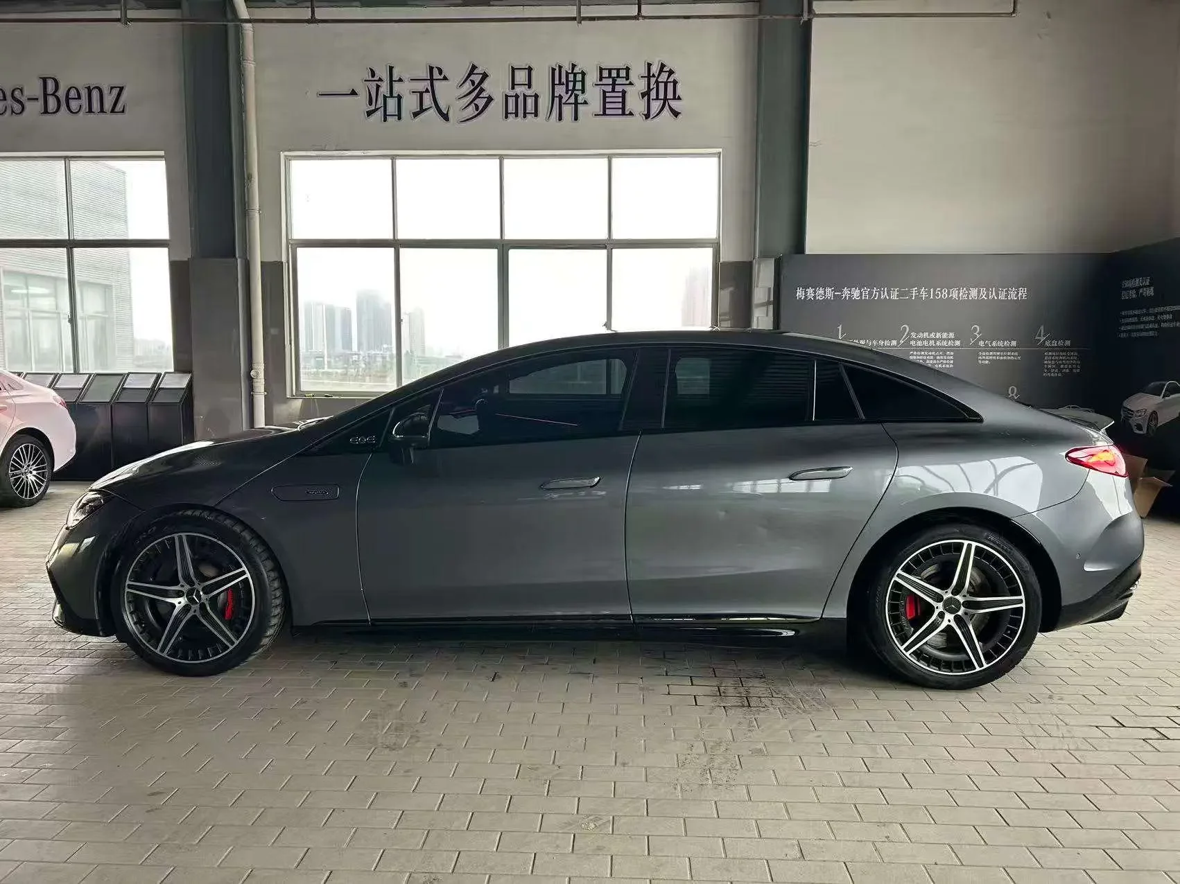 Mercedes-Benz EQE AMG