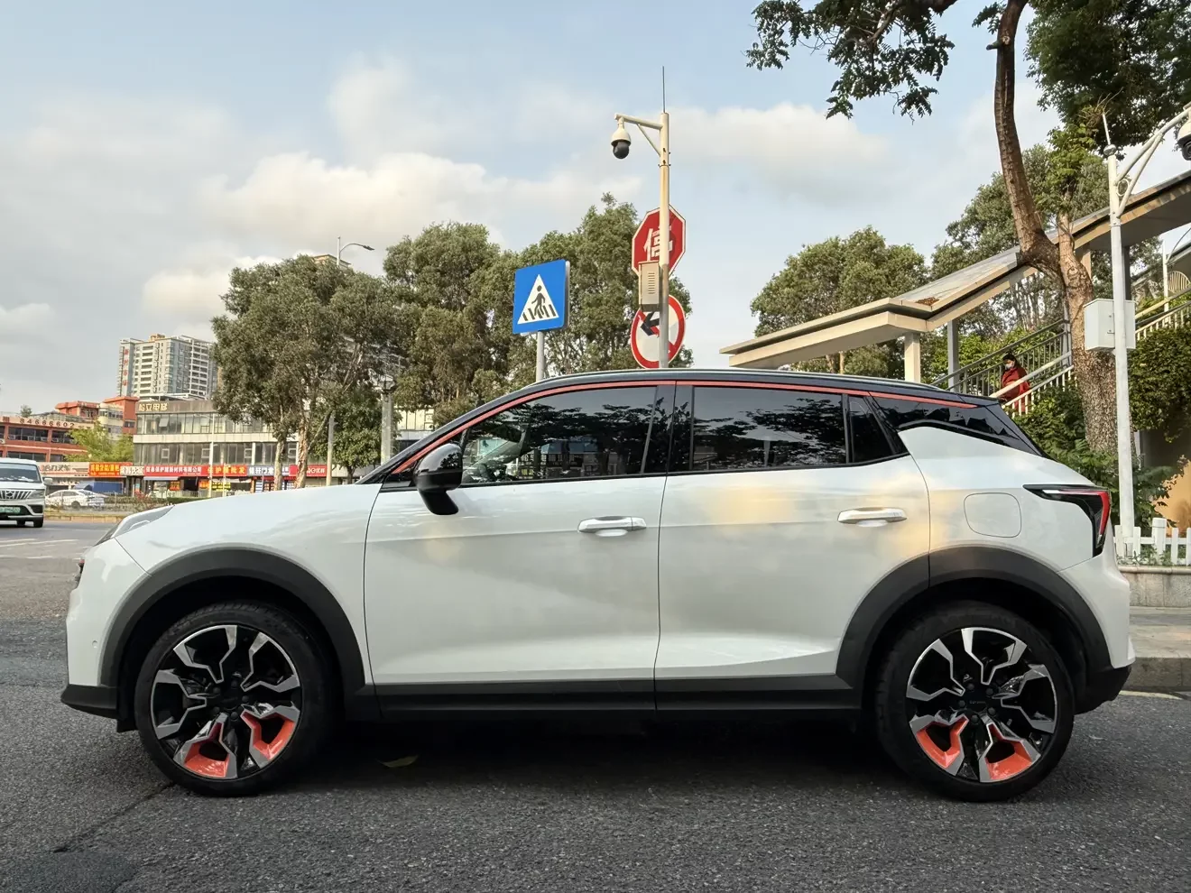 Lynk & Co 06