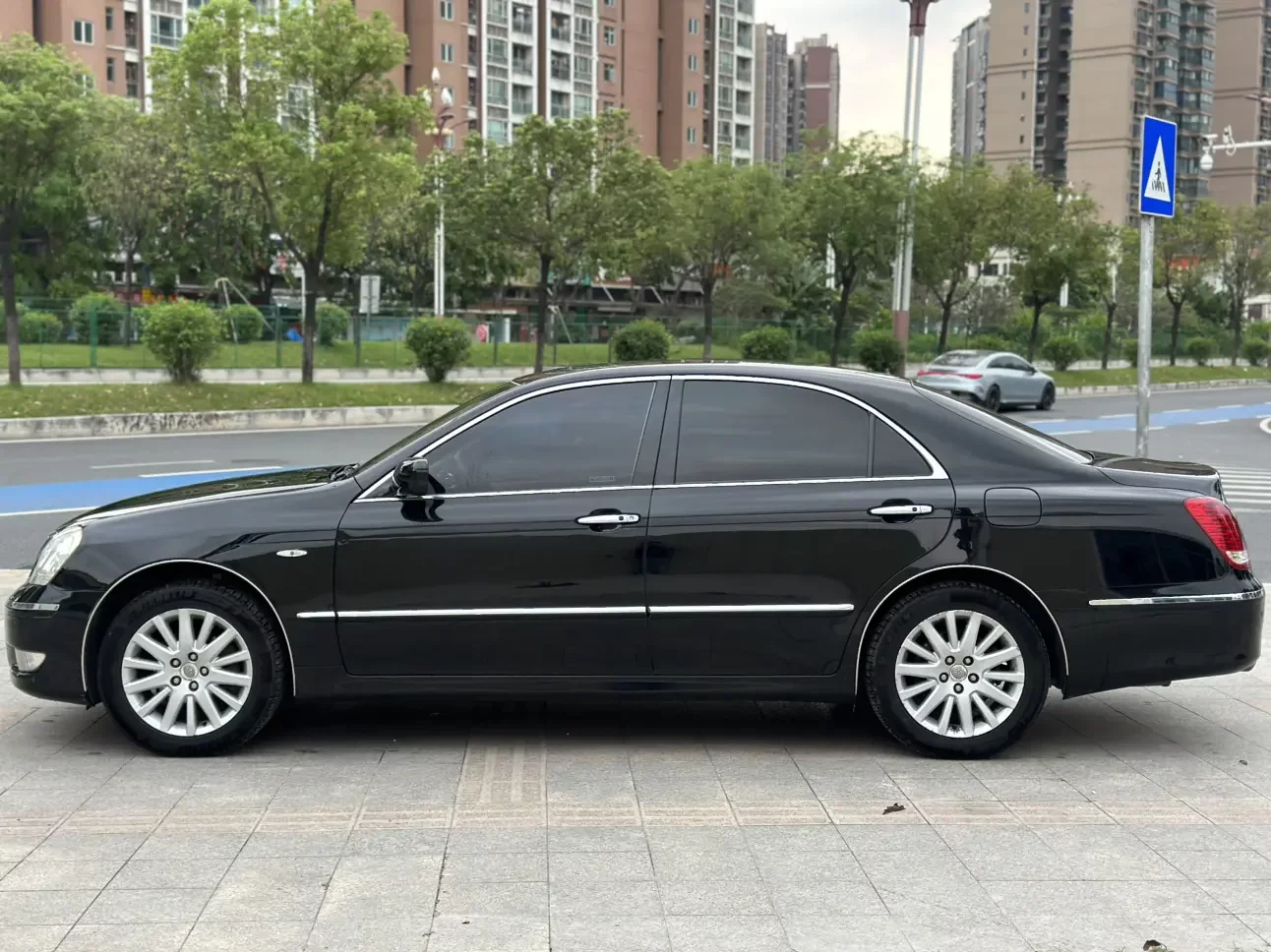 Hongqi red flag flourishing