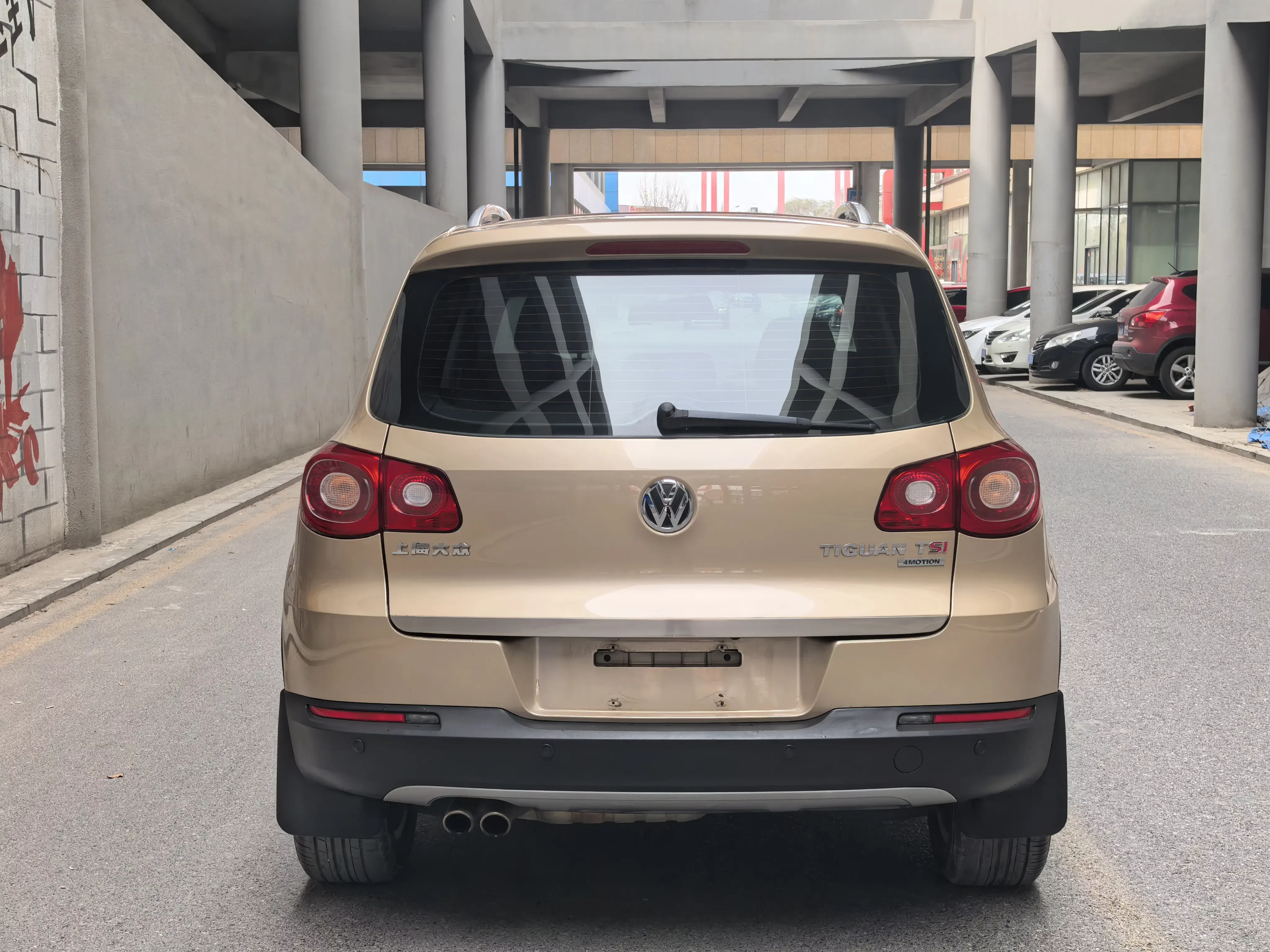 Volkswagen Tiguan (Tharu)