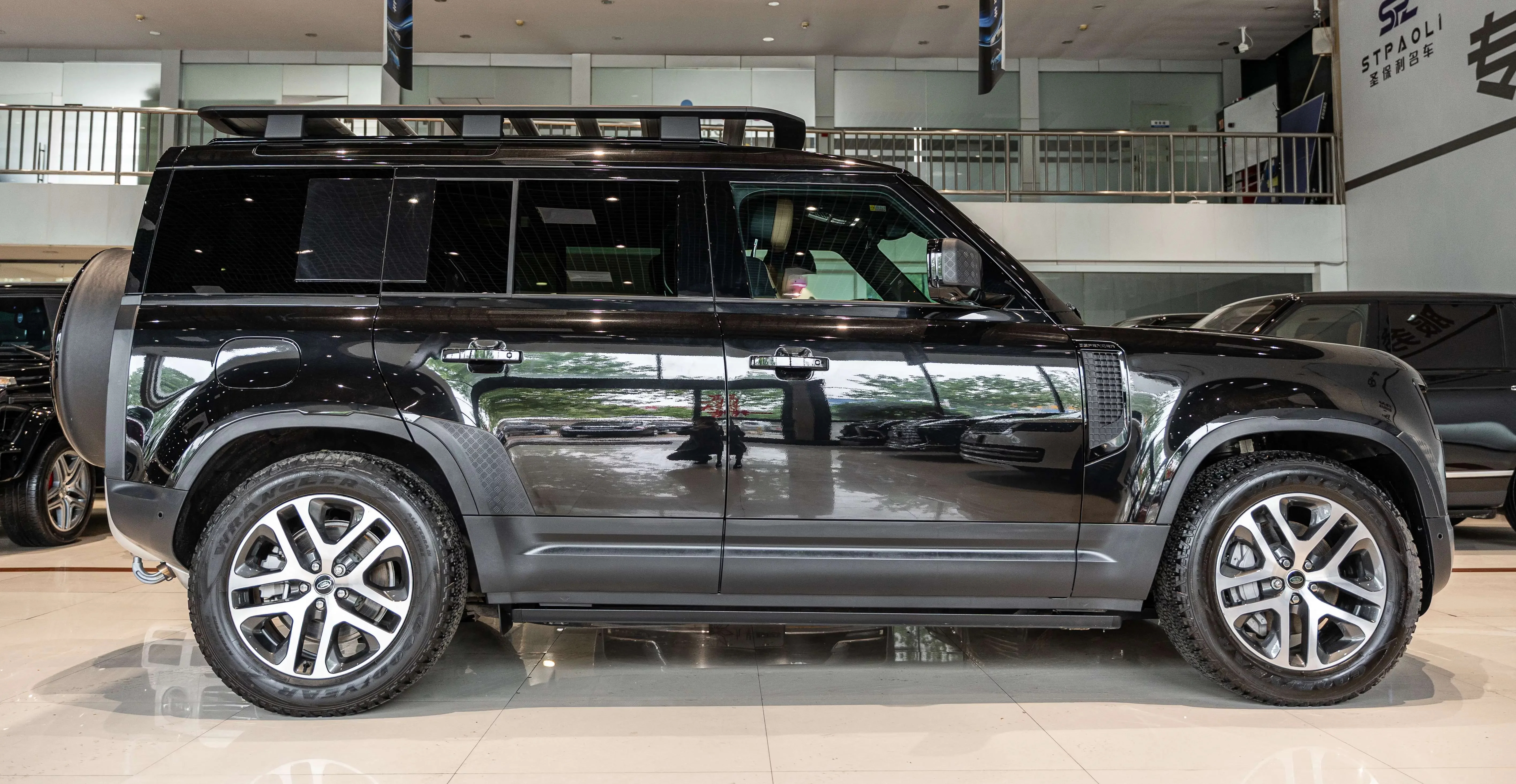 Land Rover guard