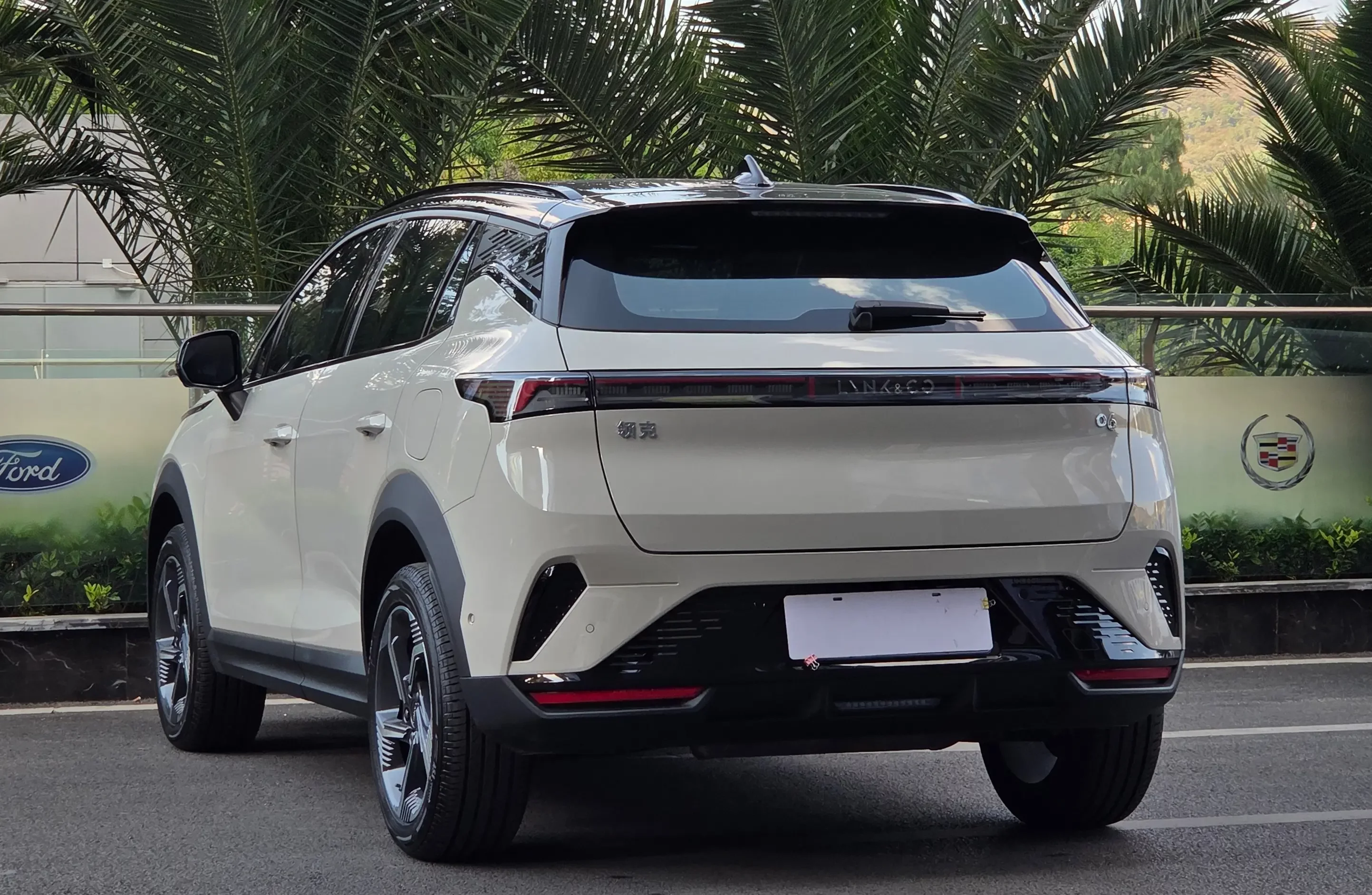 Lynk & Co 06