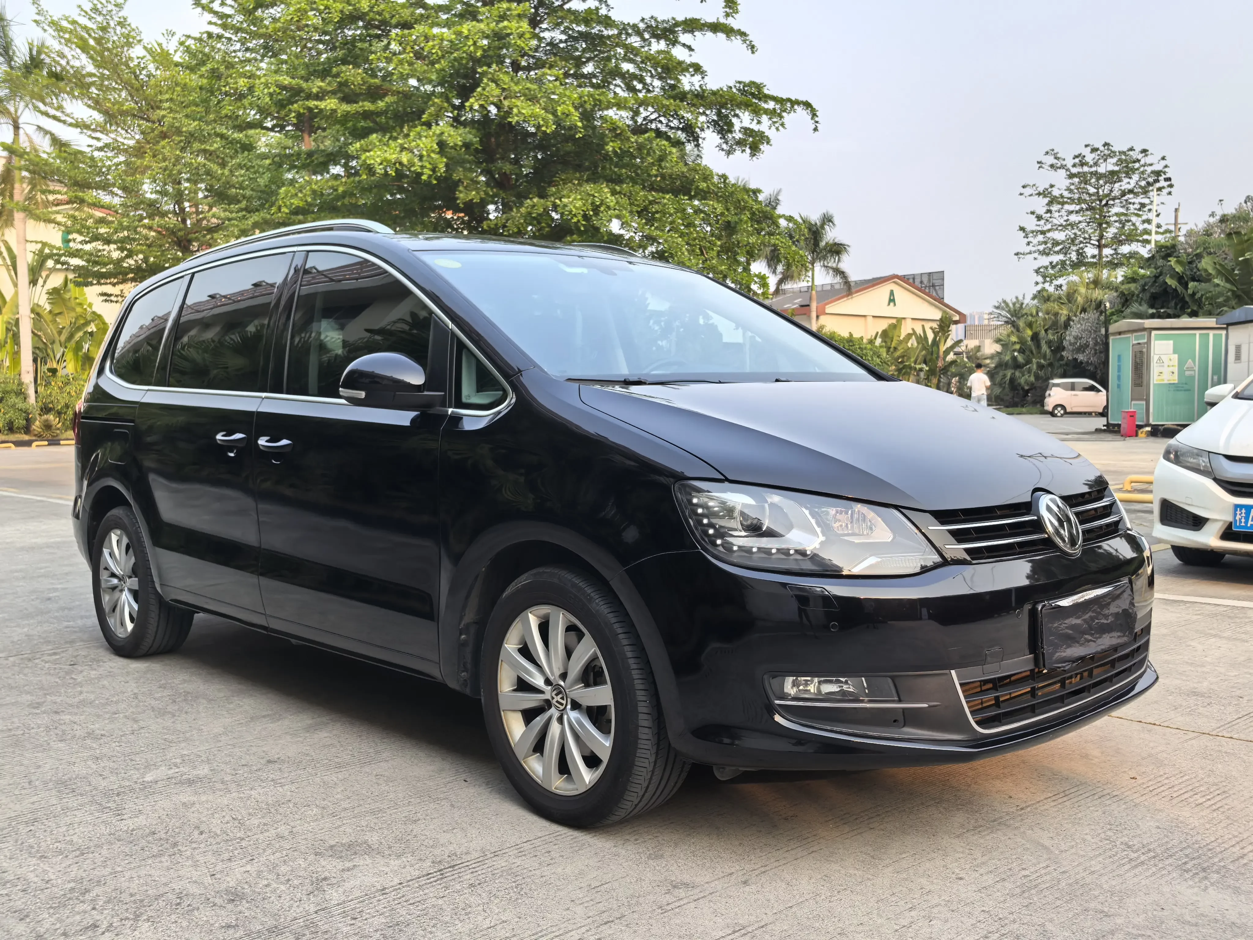 Volkswagen Sharon