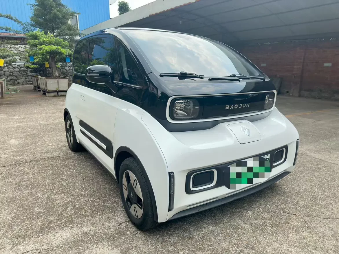 Baojun E300