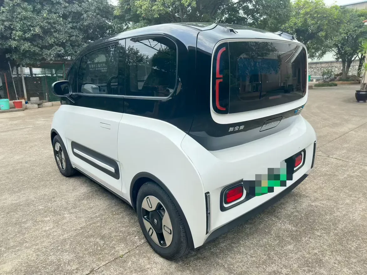 Baojun E300