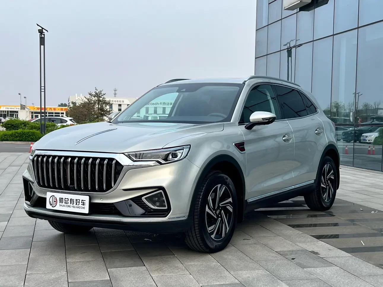 Hongqi HS5