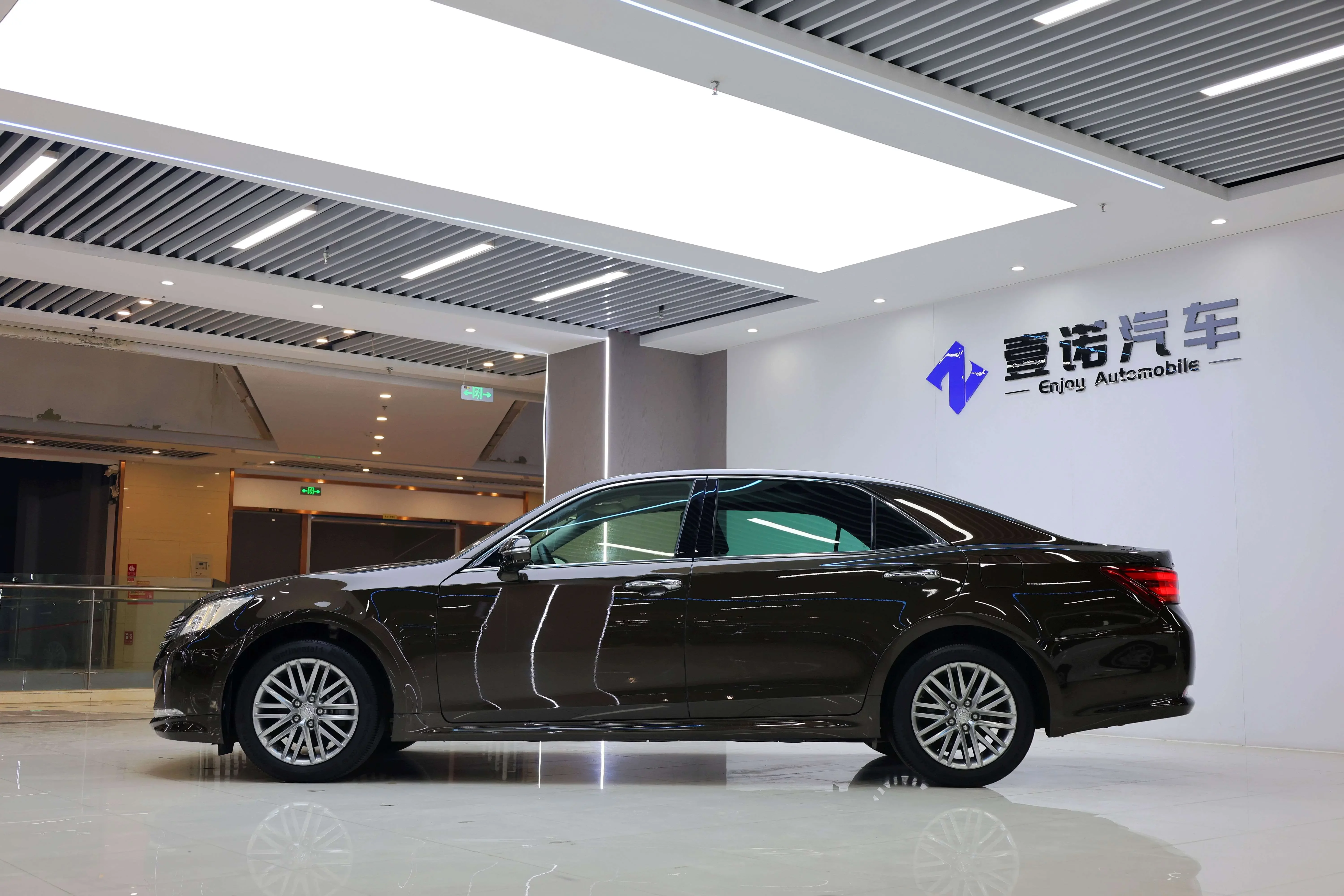 Toyota crown