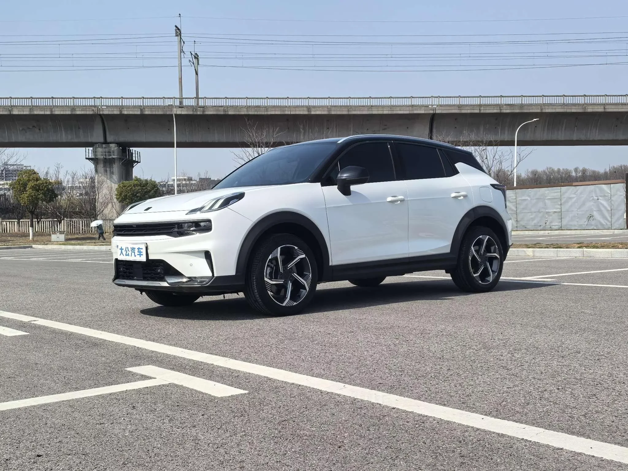 Lynk & Co 06