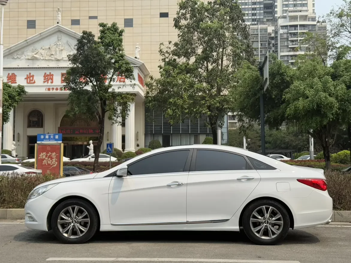 Hyundai sonata eight