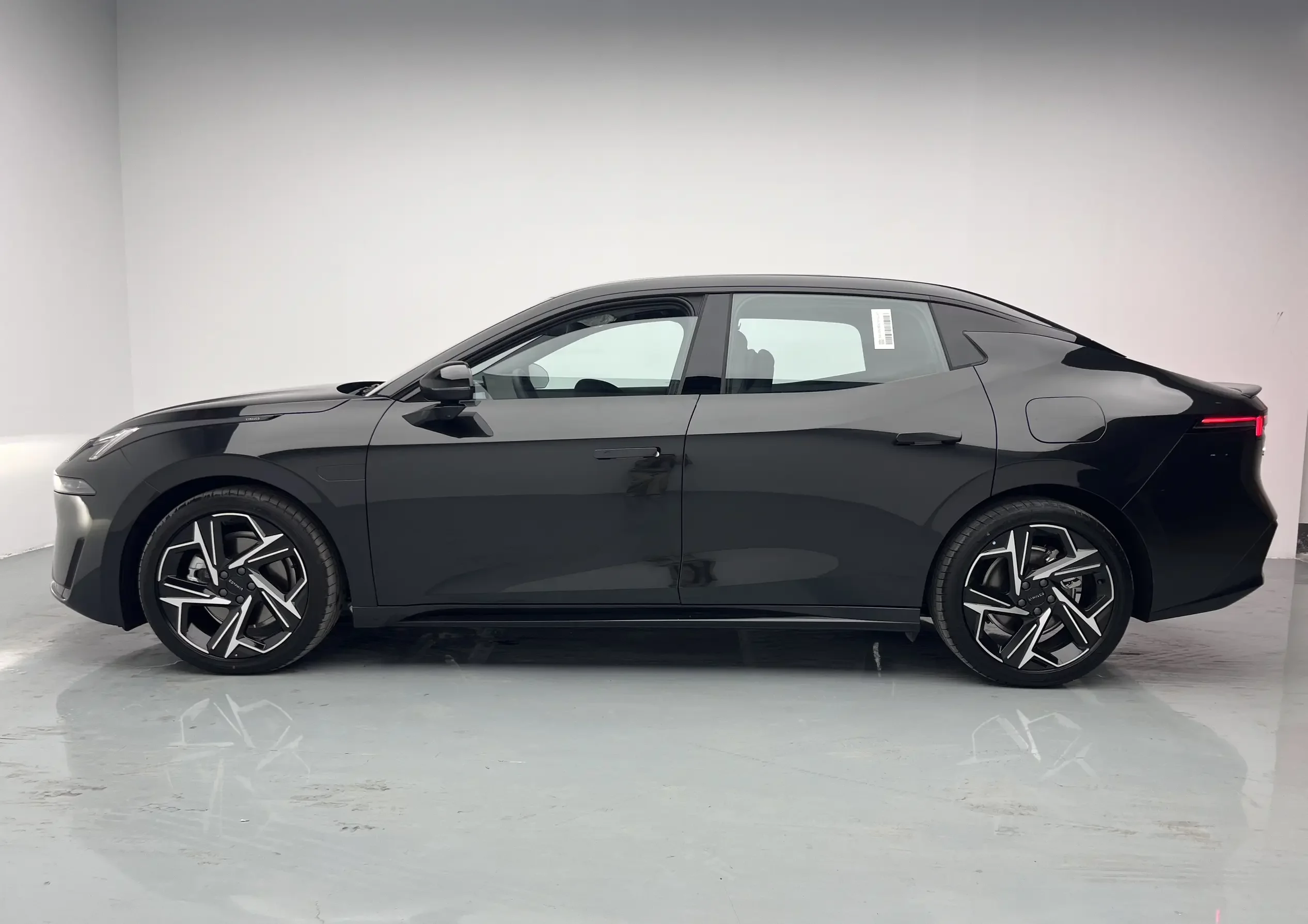 Lynk & Co 07 EM-P