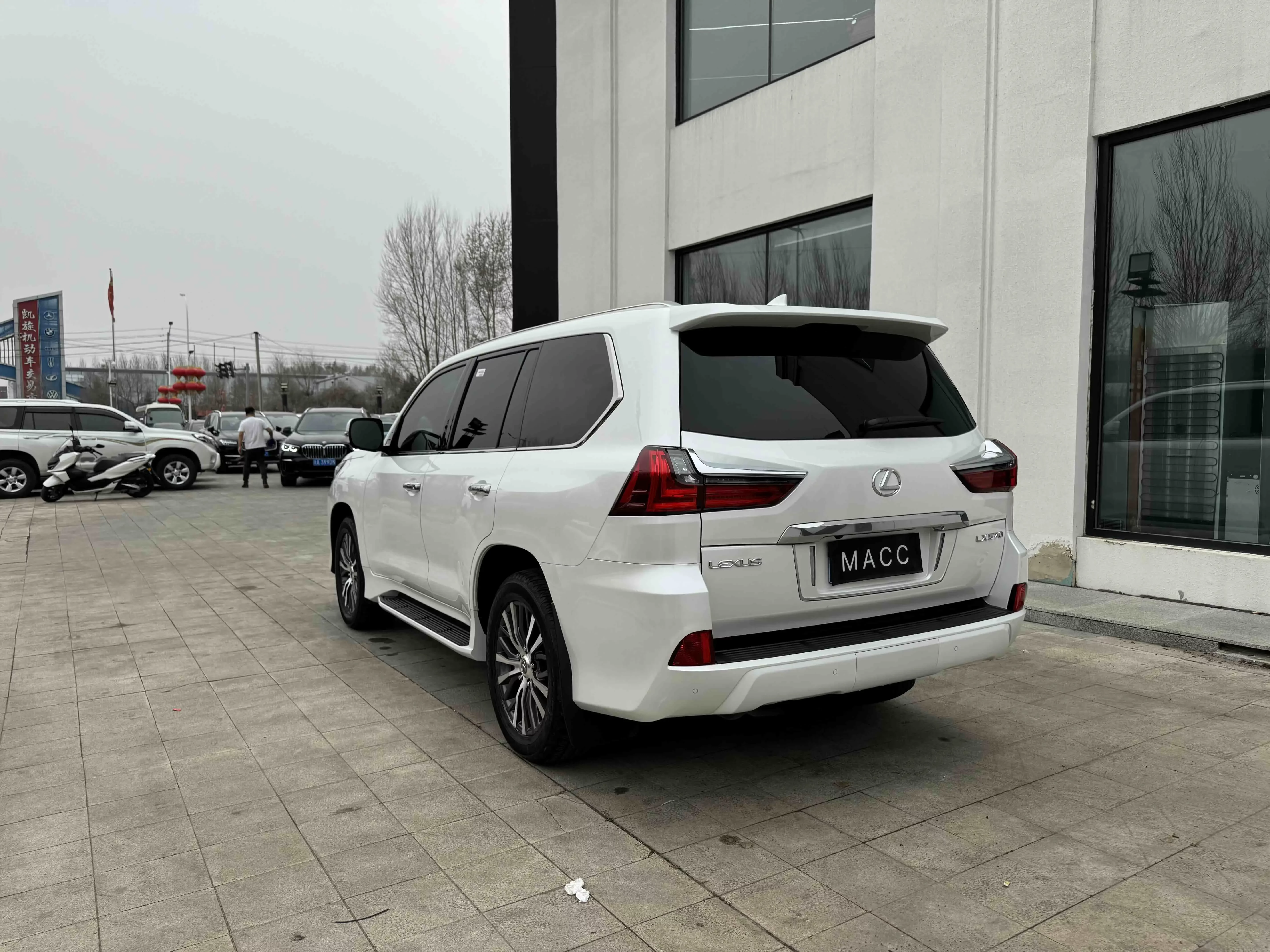 Lexus LX