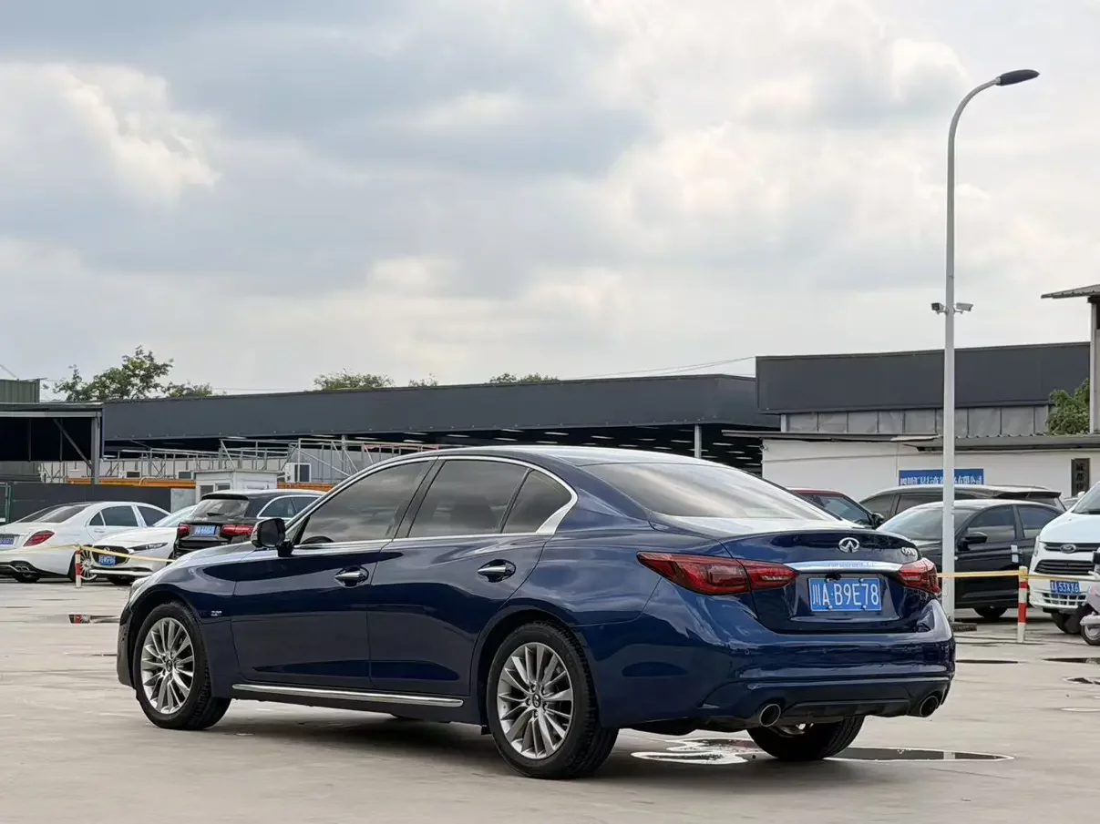 Infiniti Q50L