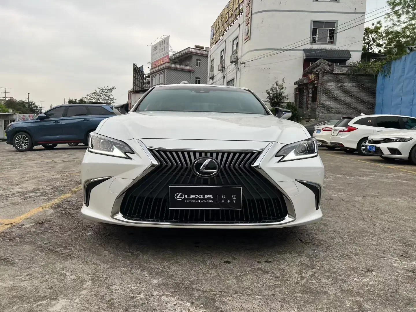 Lexus ES