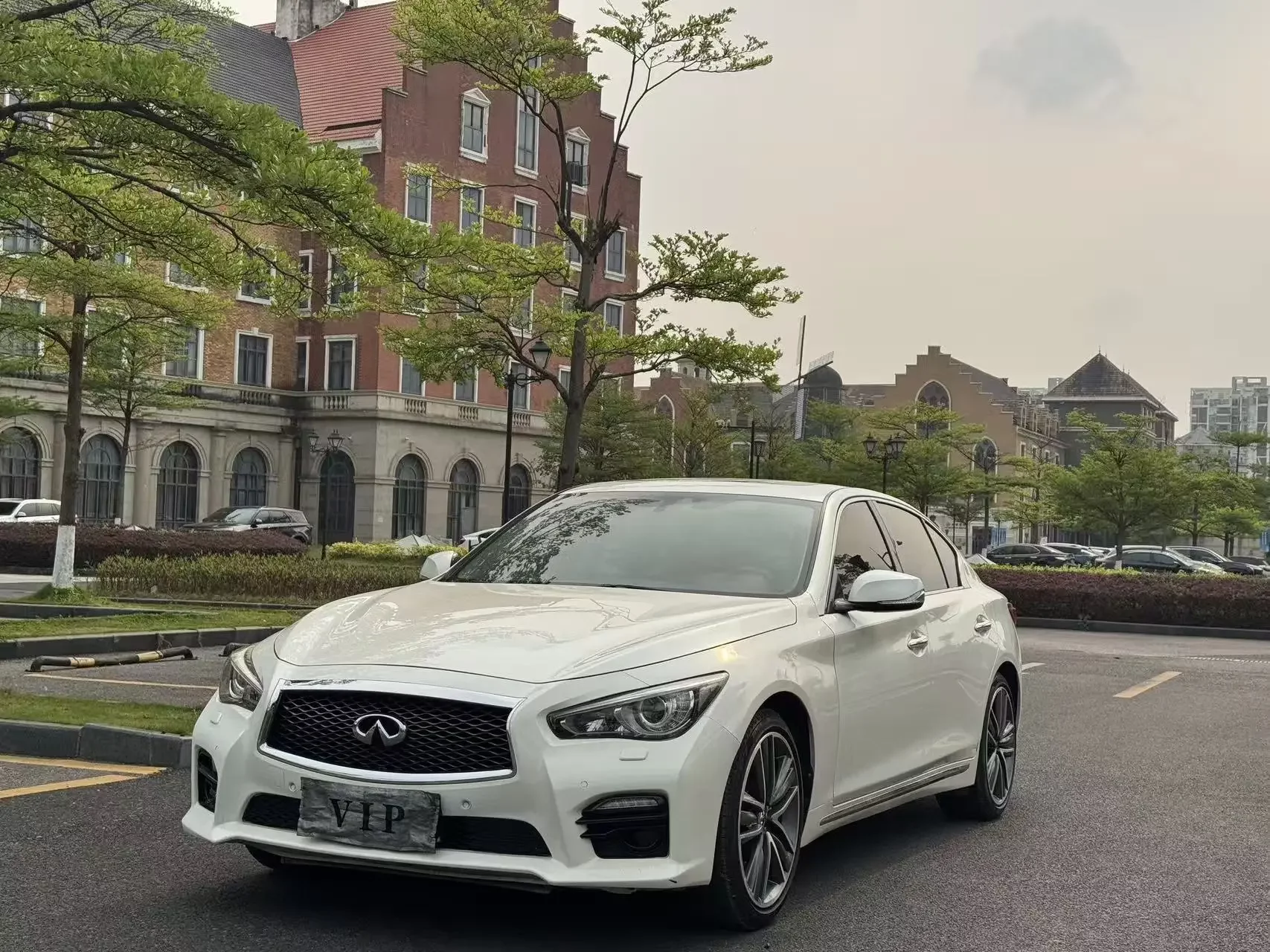 Infiniti Q50L