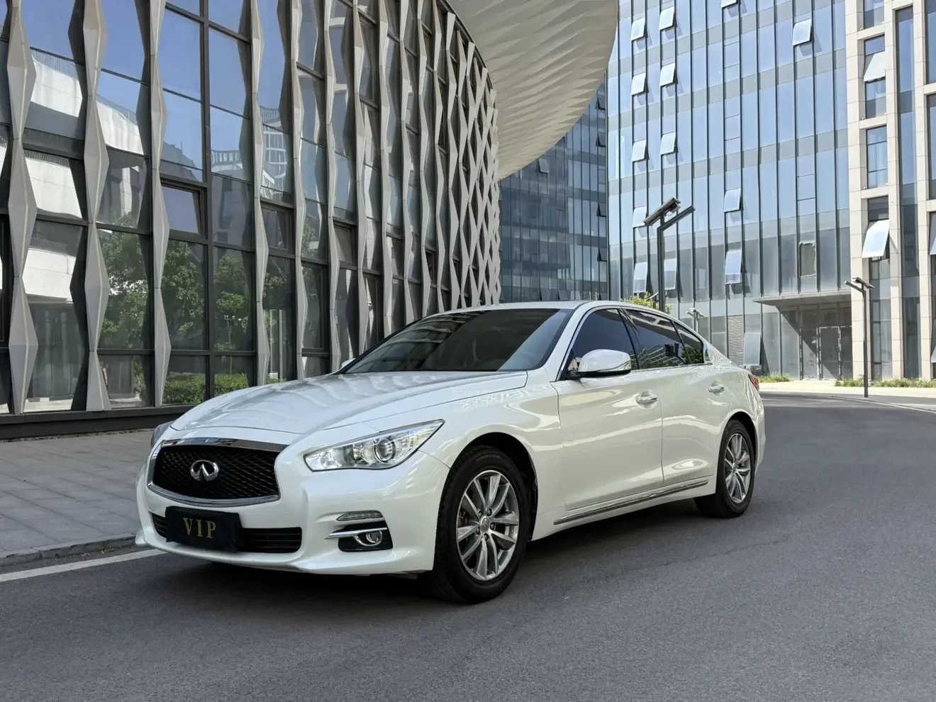 Infiniti Q50L