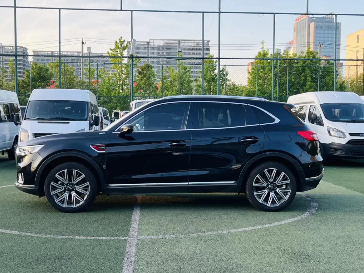 Hongqi HS5