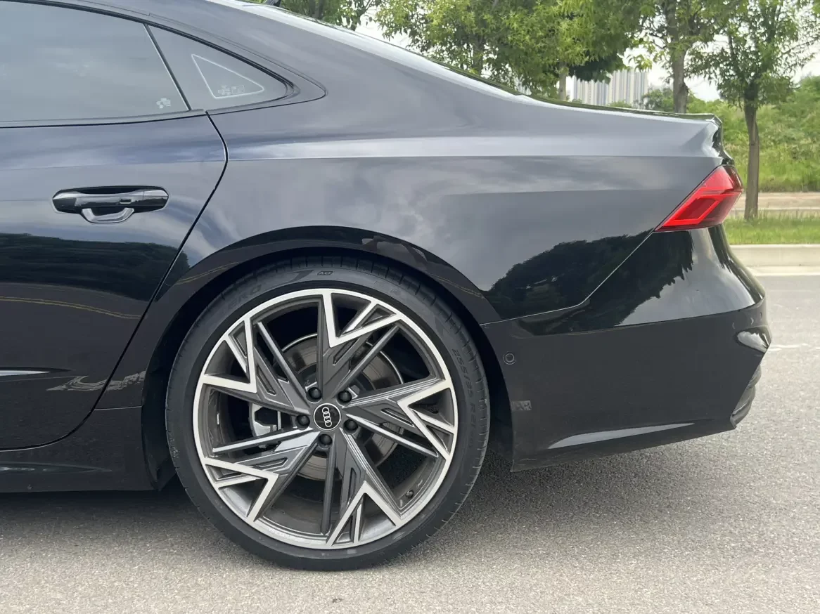 Audi A7L