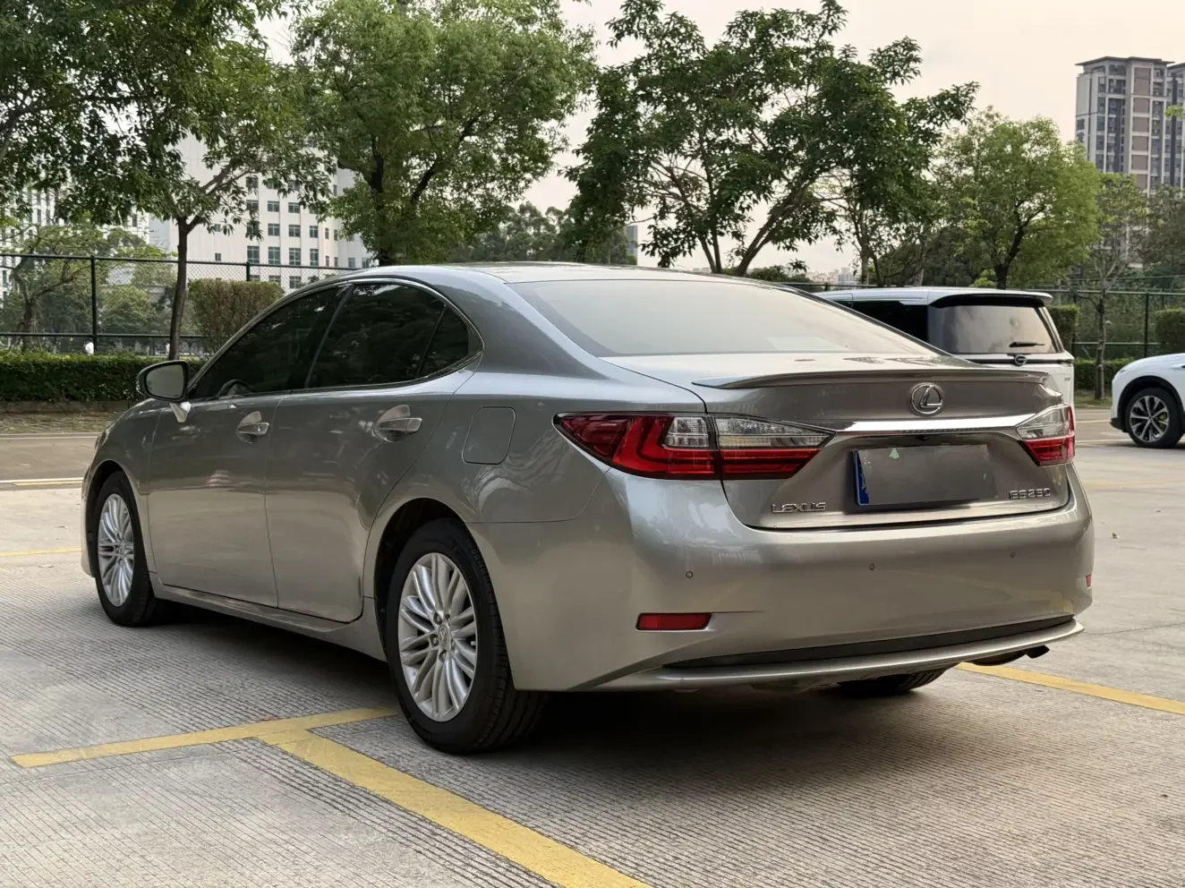 Lexus ES