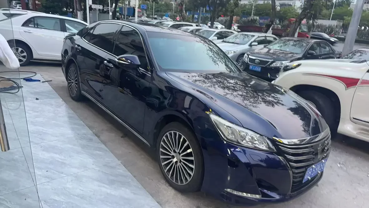 Toyota crown