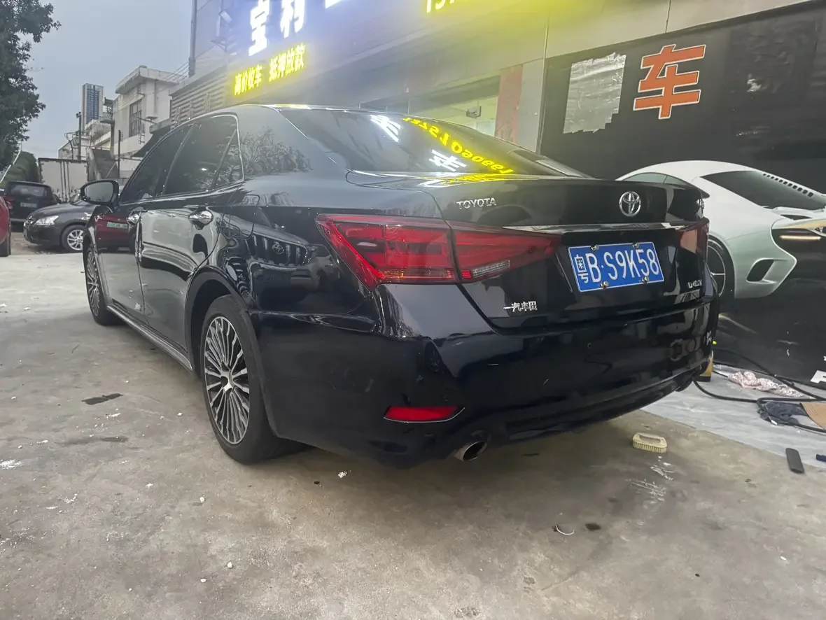 Toyota crown