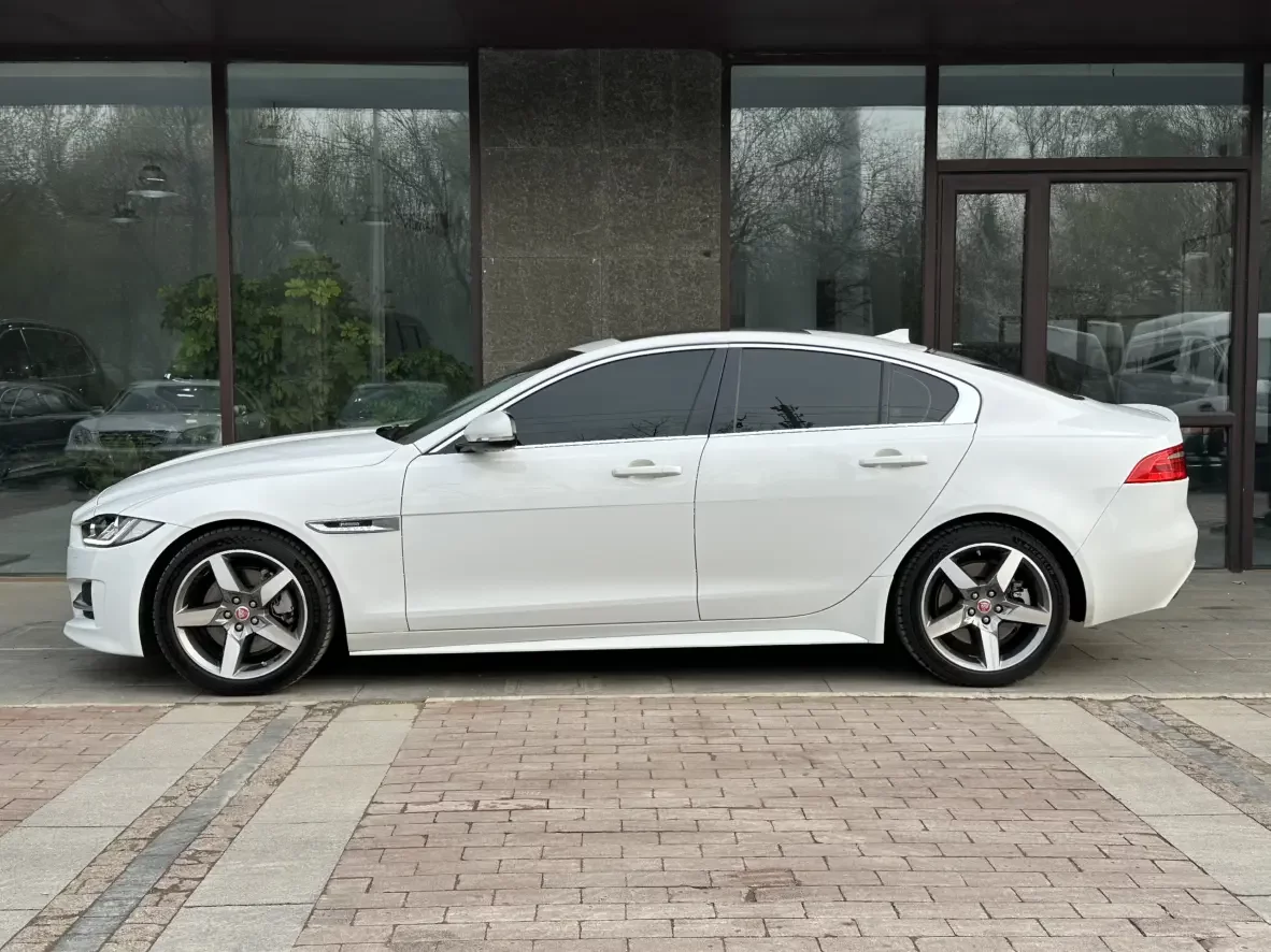 Jaguar XE