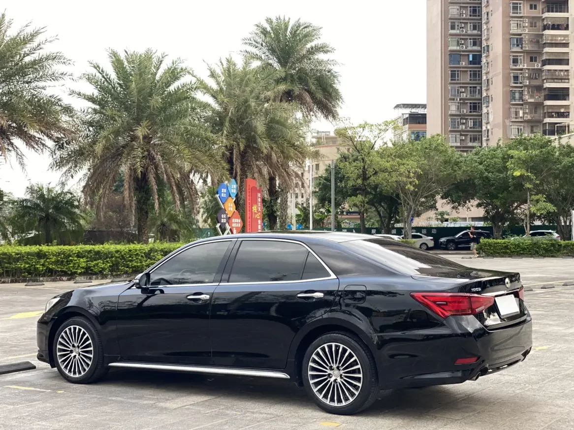 Toyota crown