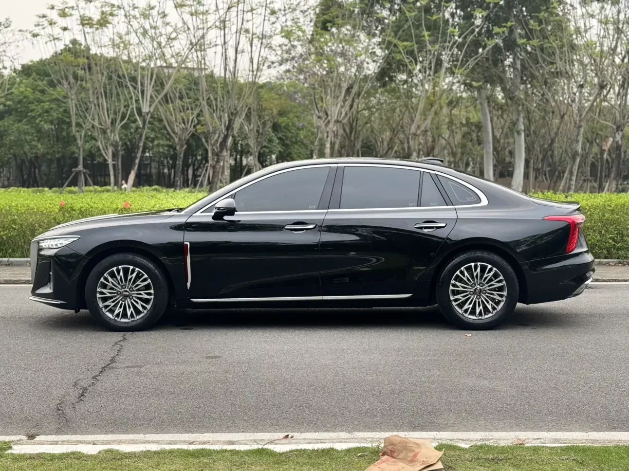 Hongqi H5