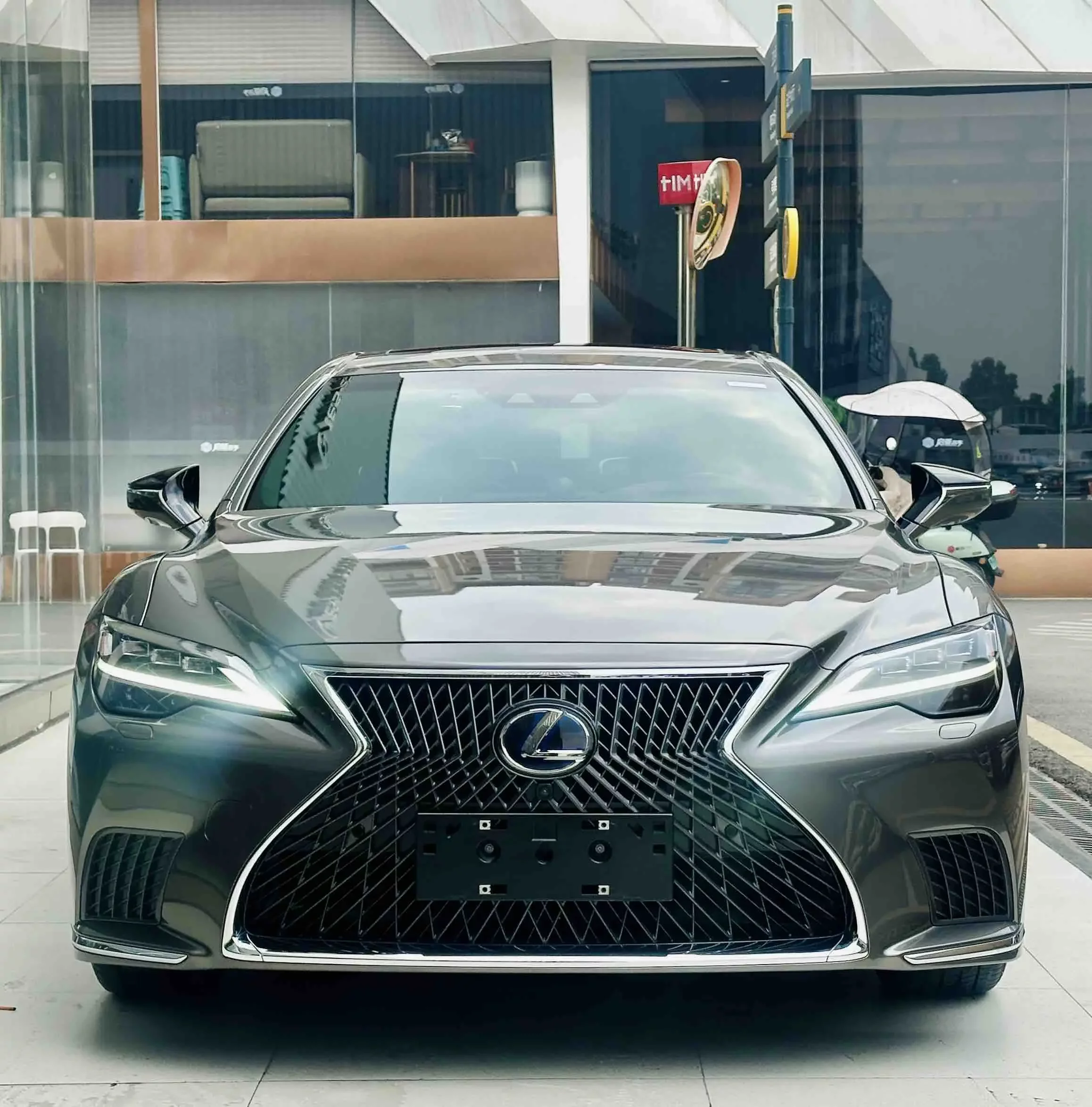 Lexus LS