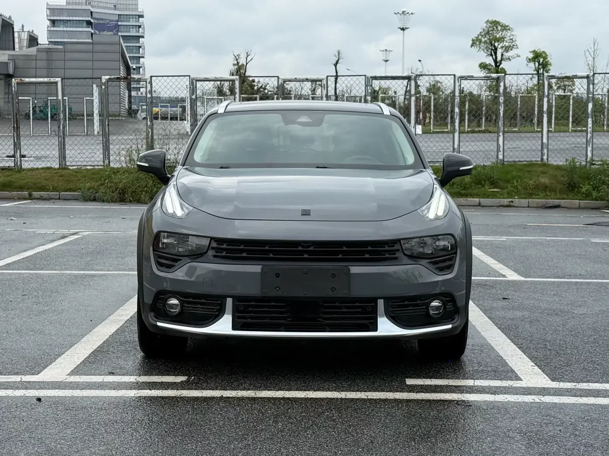 Lynk & Co 02
