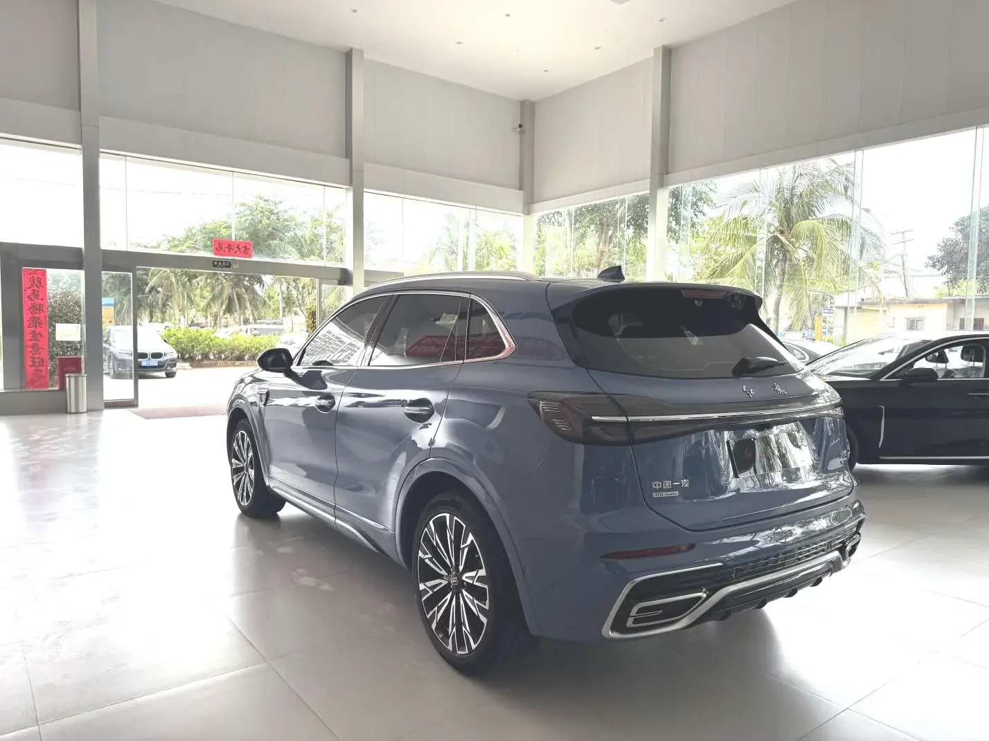 Hongqi HS5