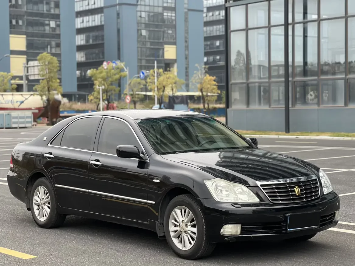 Toyota crown