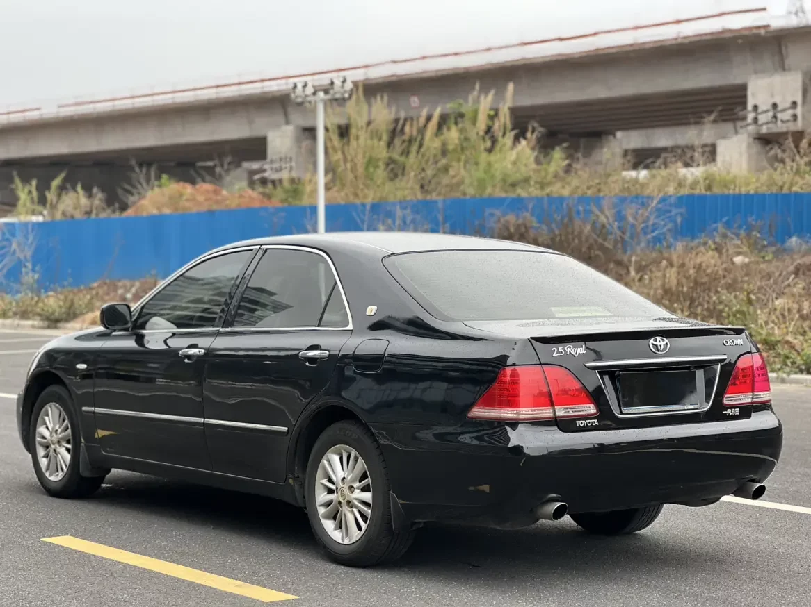 Toyota crown