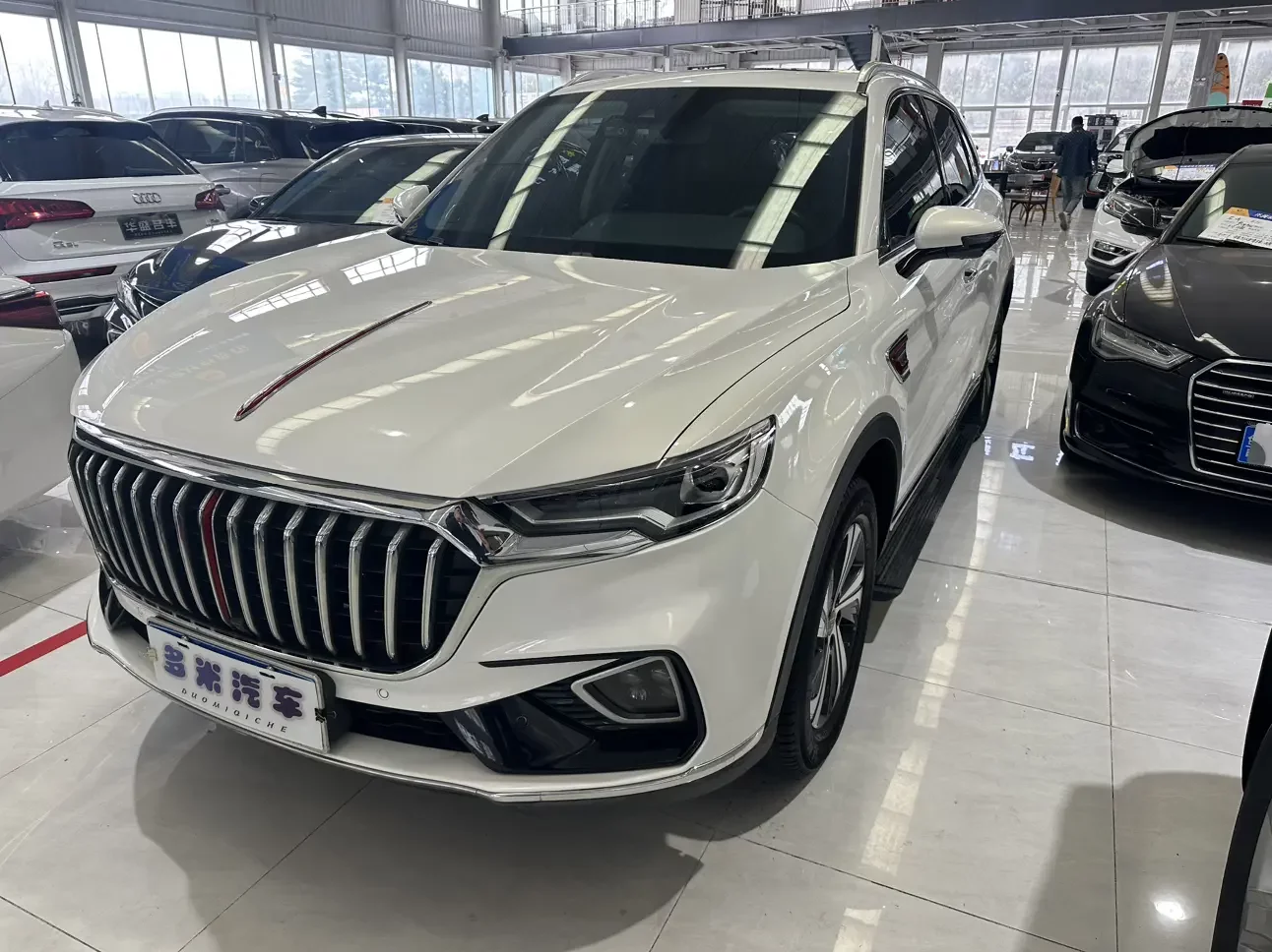 Hongqi HS5