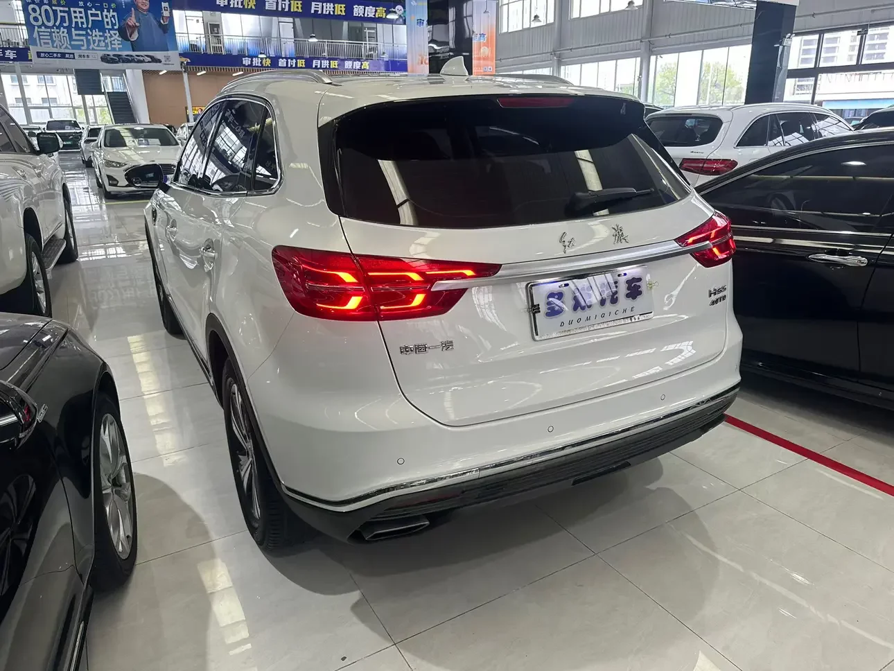 Hongqi HS5