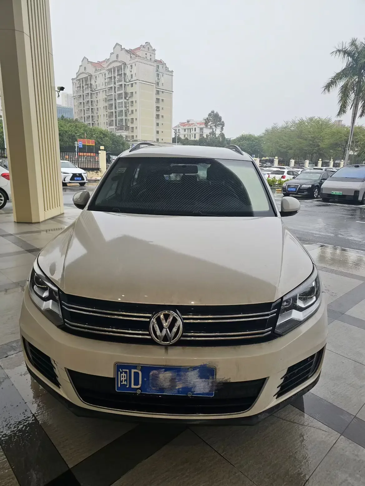 Volkswagen Tiguan (Tharu)