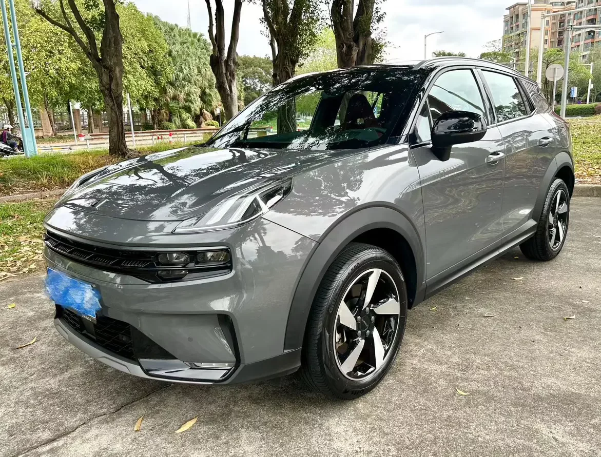 Lynk & Co 06
