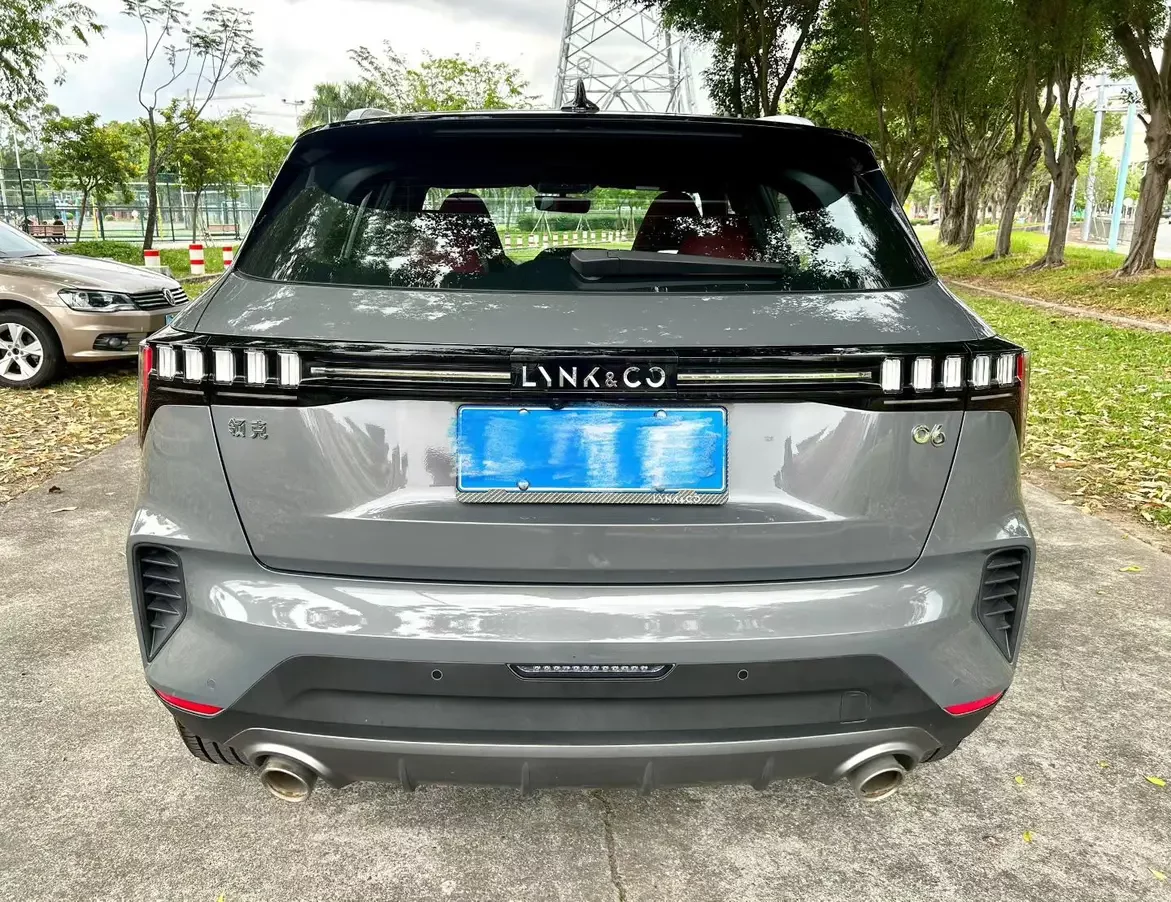Lynk & Co 06