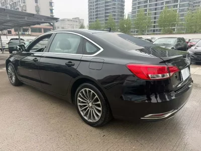 Zotye Z700