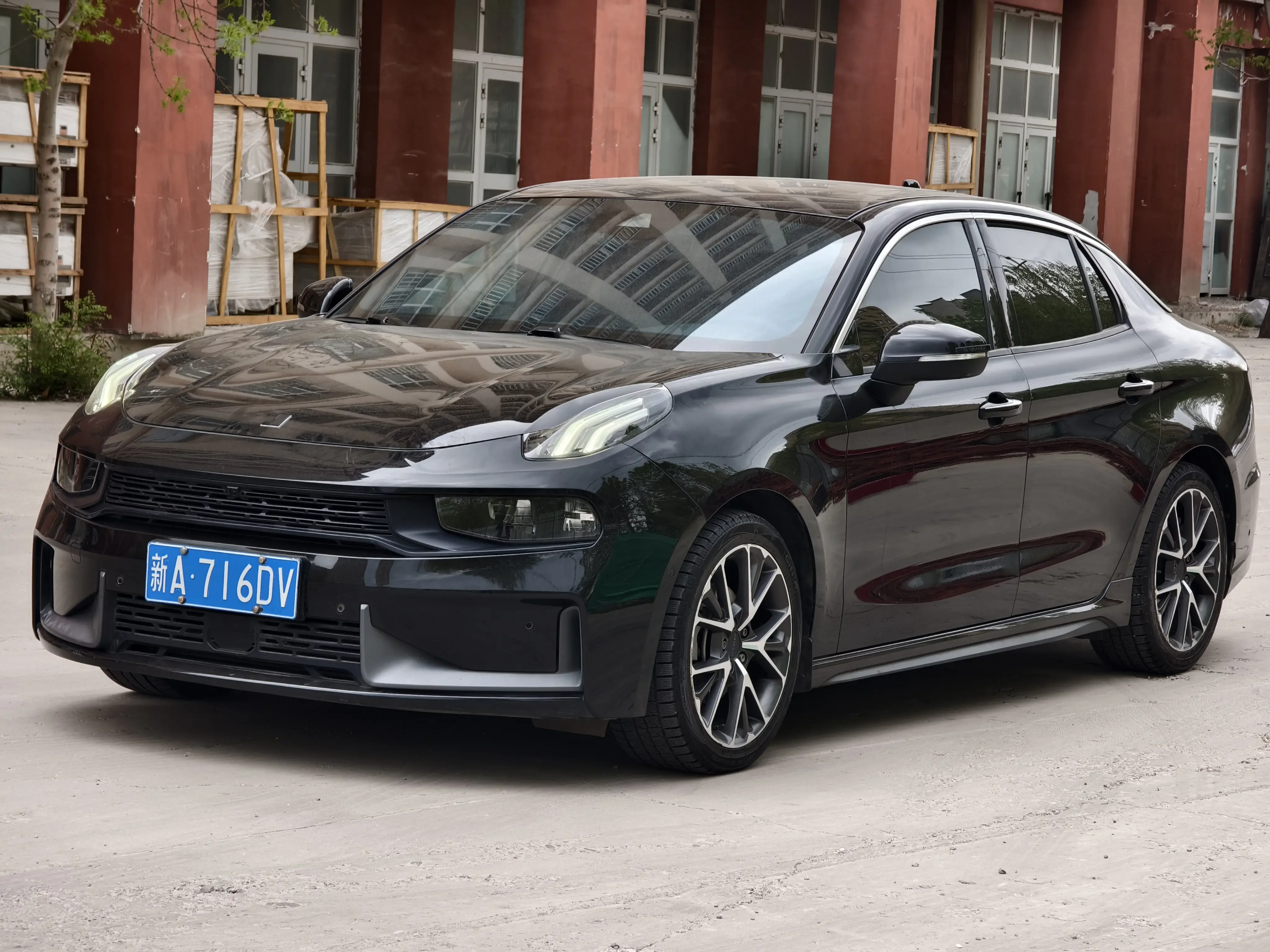 Lynk & Co 03