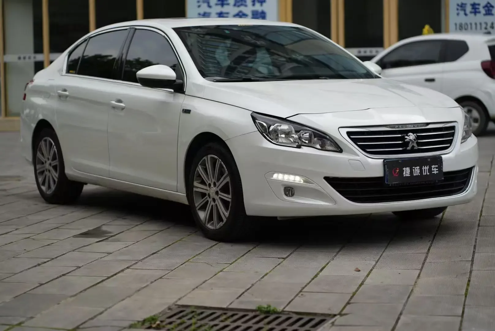 Peugeot 408