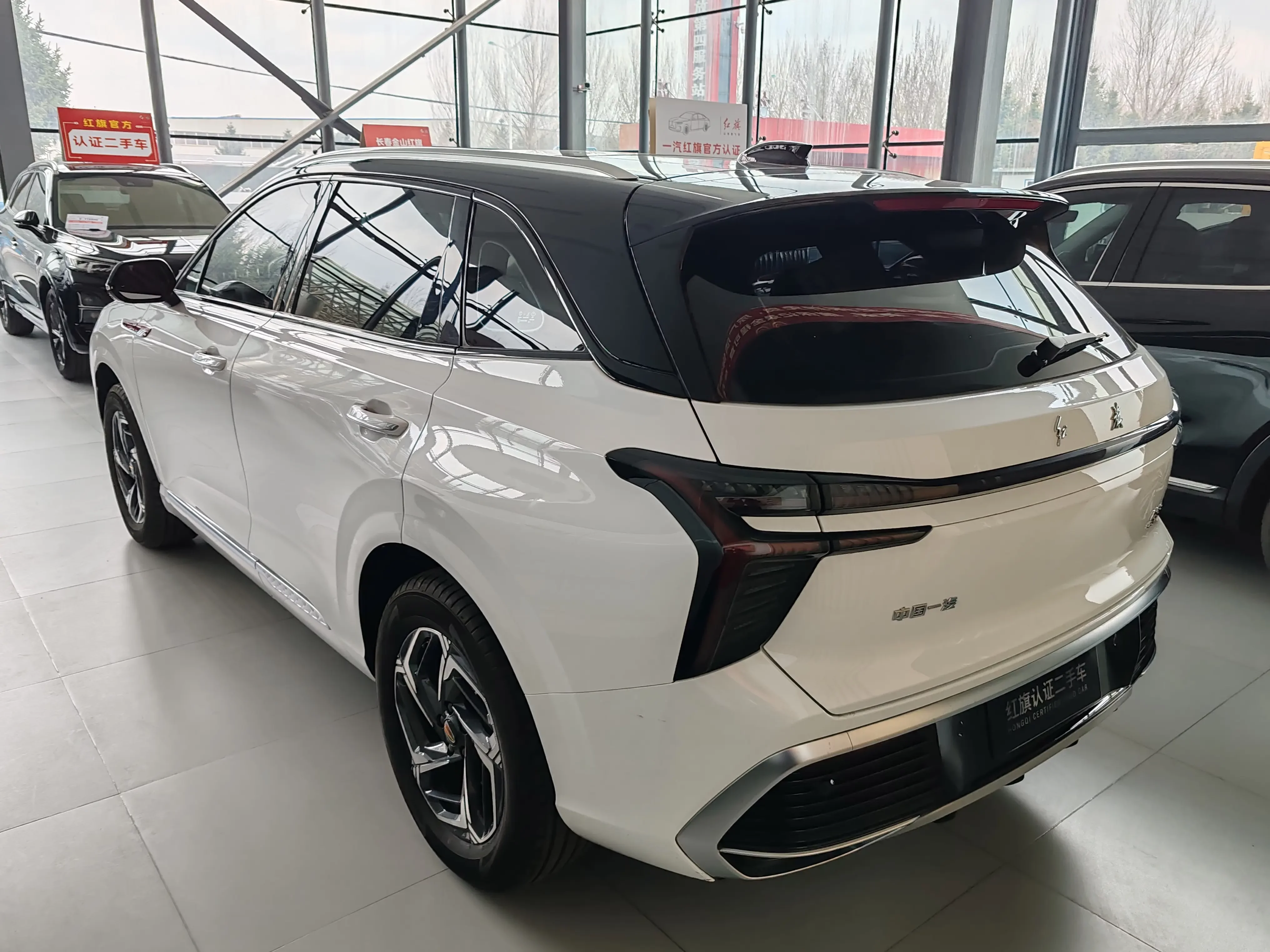 Hongqi HS3