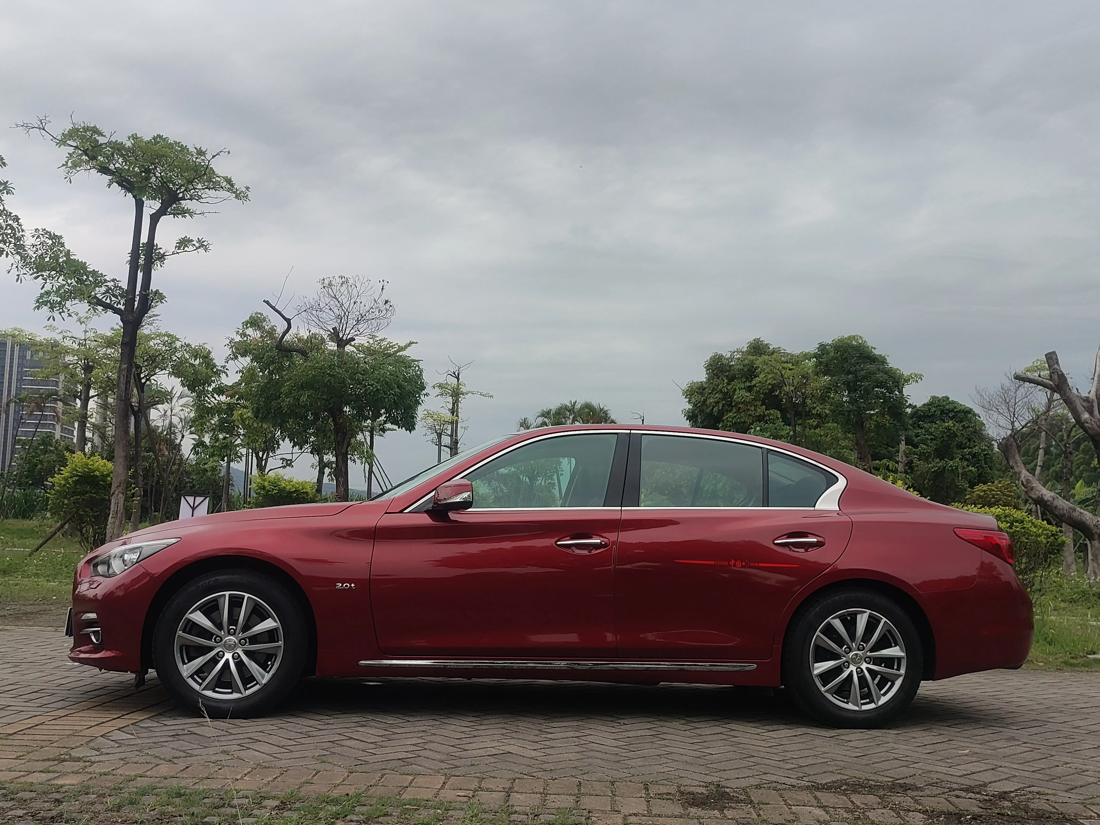 Infiniti Q50L